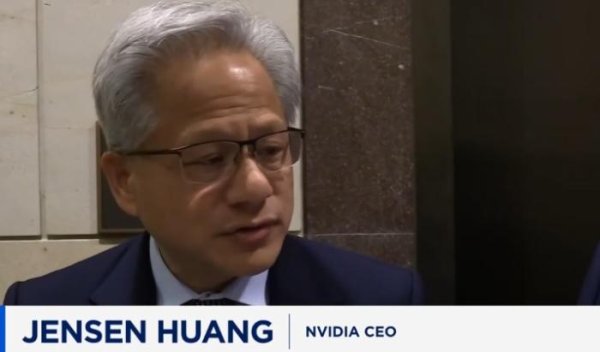 今日股票配资平台 英伟达CEO：中国在AI领域并不落后于美国